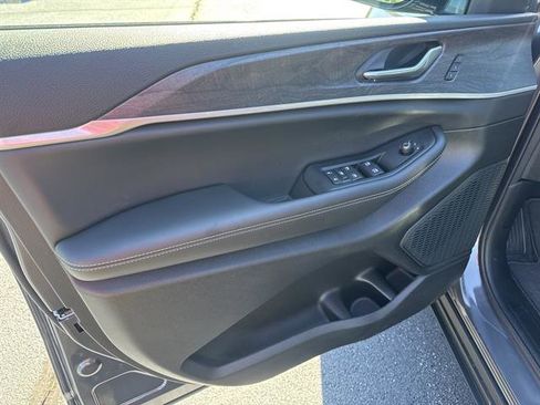 New 2025 Jeep Grand Cherokee Limited image 10