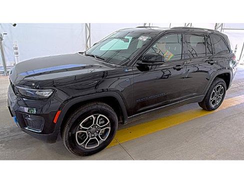 Used 2023 Jeep Grand Cherokee Trailhawk w/ Luxury Tech Group III AWD/4WD image 4