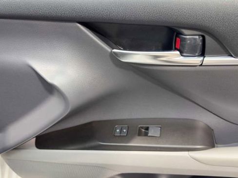 Used 2022 Toyota Camry LE FWD image 13