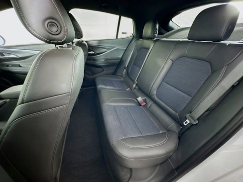 Used 2025 Buick Envista Preferred image 25