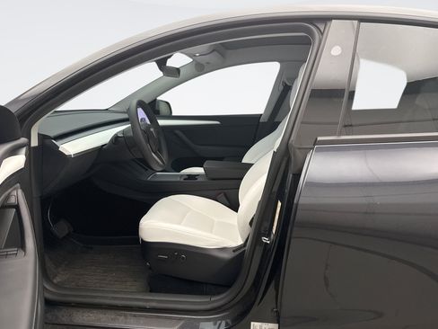 Used 2025 Tesla Model Y Long Range AWD/4WD image 8