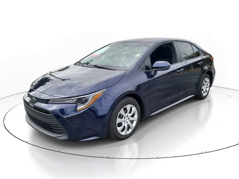 Certified 2025 Toyota Corolla LE image 3