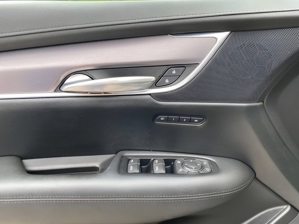 Used 2018 Cadillac XT5 Luxury w/ LPO, Sport Package FWD image 20