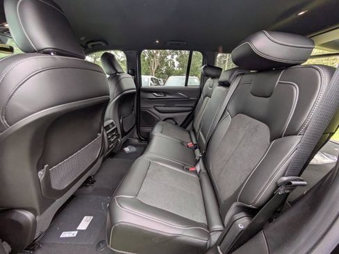 New 2025 Jeep Grand Cherokee Altitude image 12