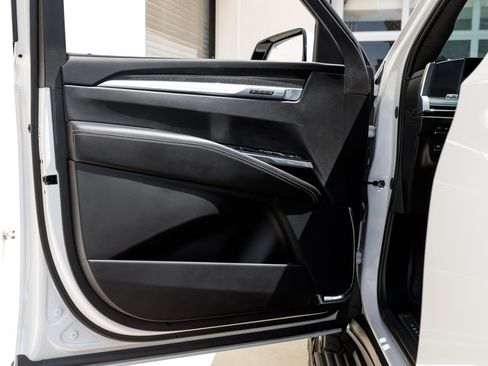 Used 2025 Cadillac Escalade V AWD/4WD image 25