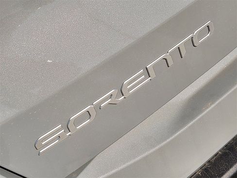 New 2025 Kia Sorento S image 7