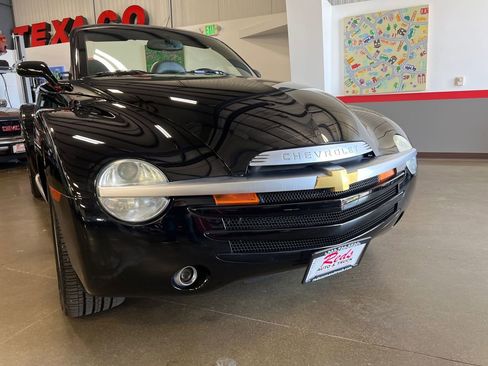 Used 2003 Chevrolet SSR w/ Preferred Equipment Group image 59