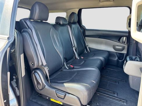Used 2025 Kia Carnival FWD image 29