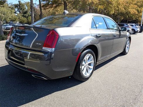 Used 2023 Chrysler 300 Touring image 8