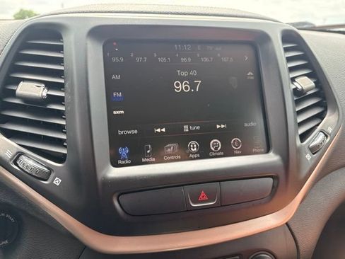 Used 2016 Jeep Cherokee Latitude w/ Cold Weather Group AWD/4WD image 30