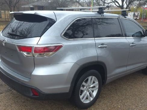 Used 2015 Toyota Highlander LE image 4