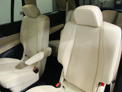 Certified 2026 Mercedes-Benz GLS 450 4MATIC image 31