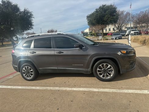 Used 2019 Jeep Cherokee Latitude Plus image 6