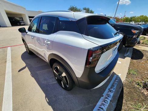 Used 2025 Nissan Kicks SR FWD image 6