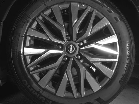 Used 2025 Nissan Altima 2.5 SV FWD image 17