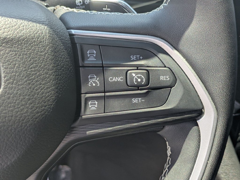 Used 2023 Jeep Grand Cherokee Altitude RWD image 18