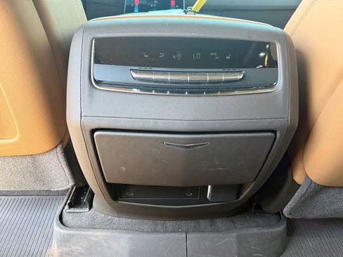 Used 2025 Cadillac Escalade Premium Luxury AWD/4WD image 38