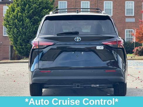 Used 2021 Toyota Sienna XLE w/ XLE Plus Package image 7