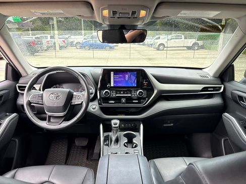 Used 2023 Toyota Highlander XLE FWD image 7