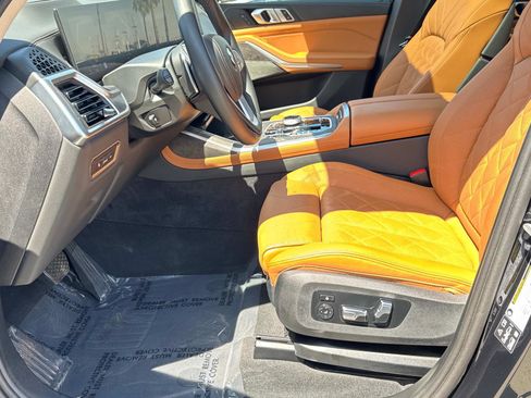Used 2025 BMW X7 xDrive40i w/ Premium Package image 17