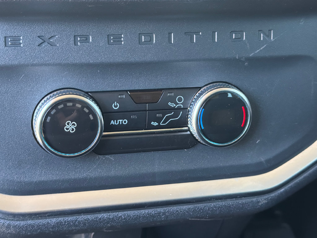 Used 2025 Ford Expedition Active AWD/4WD image 24