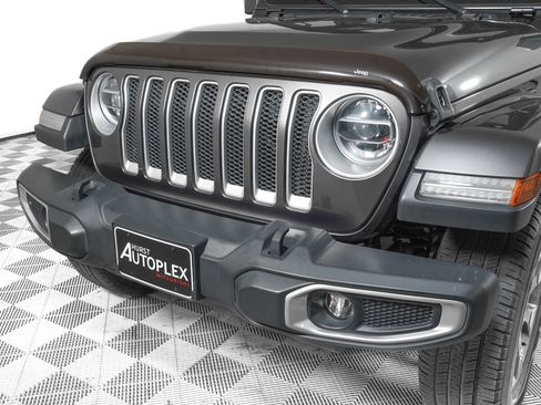 Used 2019 Jeep Wrangler Unlimited Sahara AWD/4WD image 27