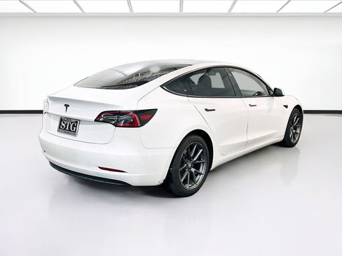 Used 2021 Tesla Model 3 Standard Range Plus image 4