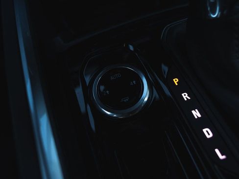 New 2025 Chevrolet Colorado LT w/ LT Convenience Package image 32