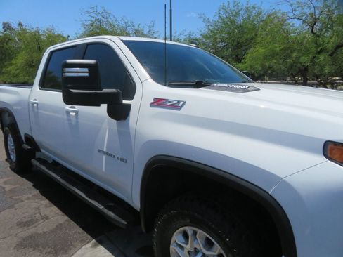 Used 2020 Chevrolet Silverado 2500 LT w/ Z71 Off-Road Package AWD/4WD image 9