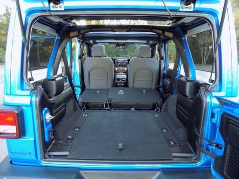 Certified 2025 Jeep Wrangler Sport S image 33