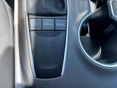 Certified 2022 Toyota Camry LE FWD image 34