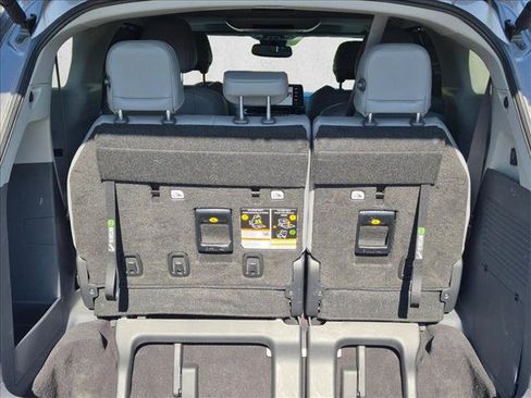 Certified 2023 Toyota Sienna XLE w/ XLE Plus Package FWD image 6