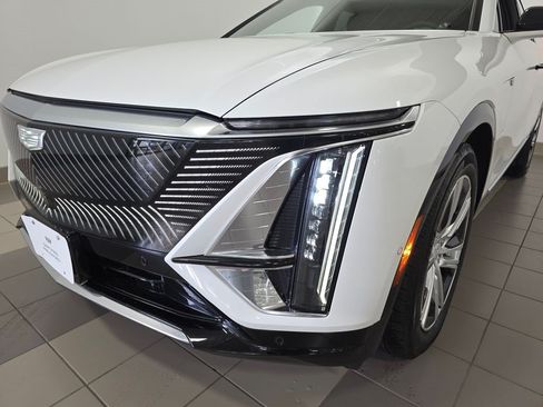 Certified 2024 Cadillac Lyriq Tech w/ Driver Assist Package AWD/4WD image 9