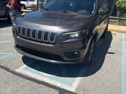 Used 2019 Jeep Cherokee Latitude Plus w/ Comfort/Convenience Group AWD/4WD image 1