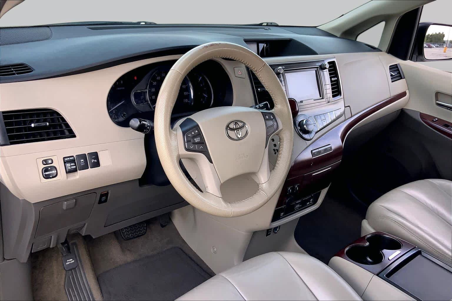Used 2011 Toyota Sienna XLE w/ XLE Navigation Pkg FWD image 16