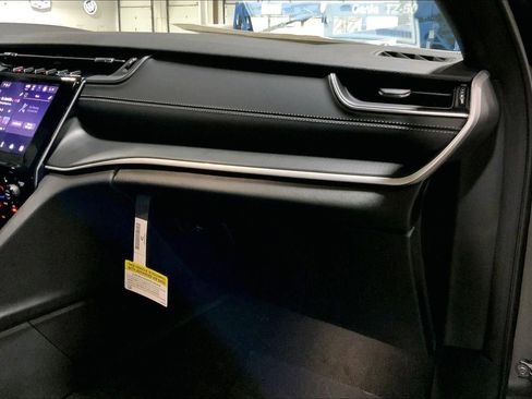 New 2025 Jeep Grand Cherokee Altitude image 22