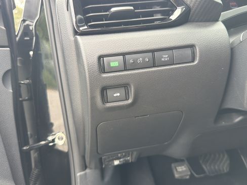 Used 2025 Nissan Sentra SV FWD image 13
