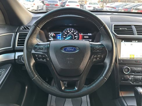 Used 2017 Ford Explorer XLT w/ Equipment Group 202A image 15