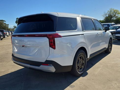 New 2026 Kia Carnival FWD image 8
