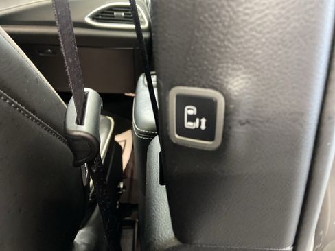 Used 2022 Chrysler Pacifica Limited w/ S Appearance Package image 48