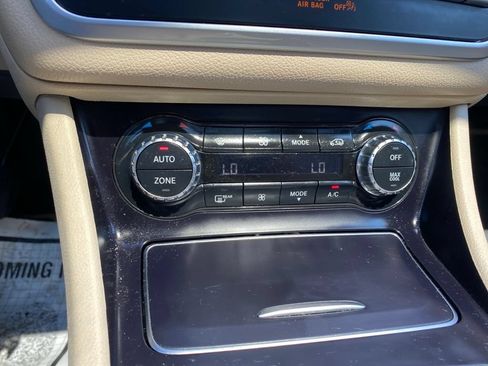 Used 2019 Mercedes-Benz GLA 250 4MATIC image 17