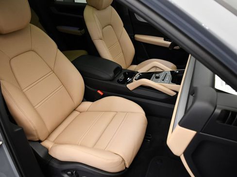 Certified 2026 Porsche Cayenne Coupe AWD/4WD image 54