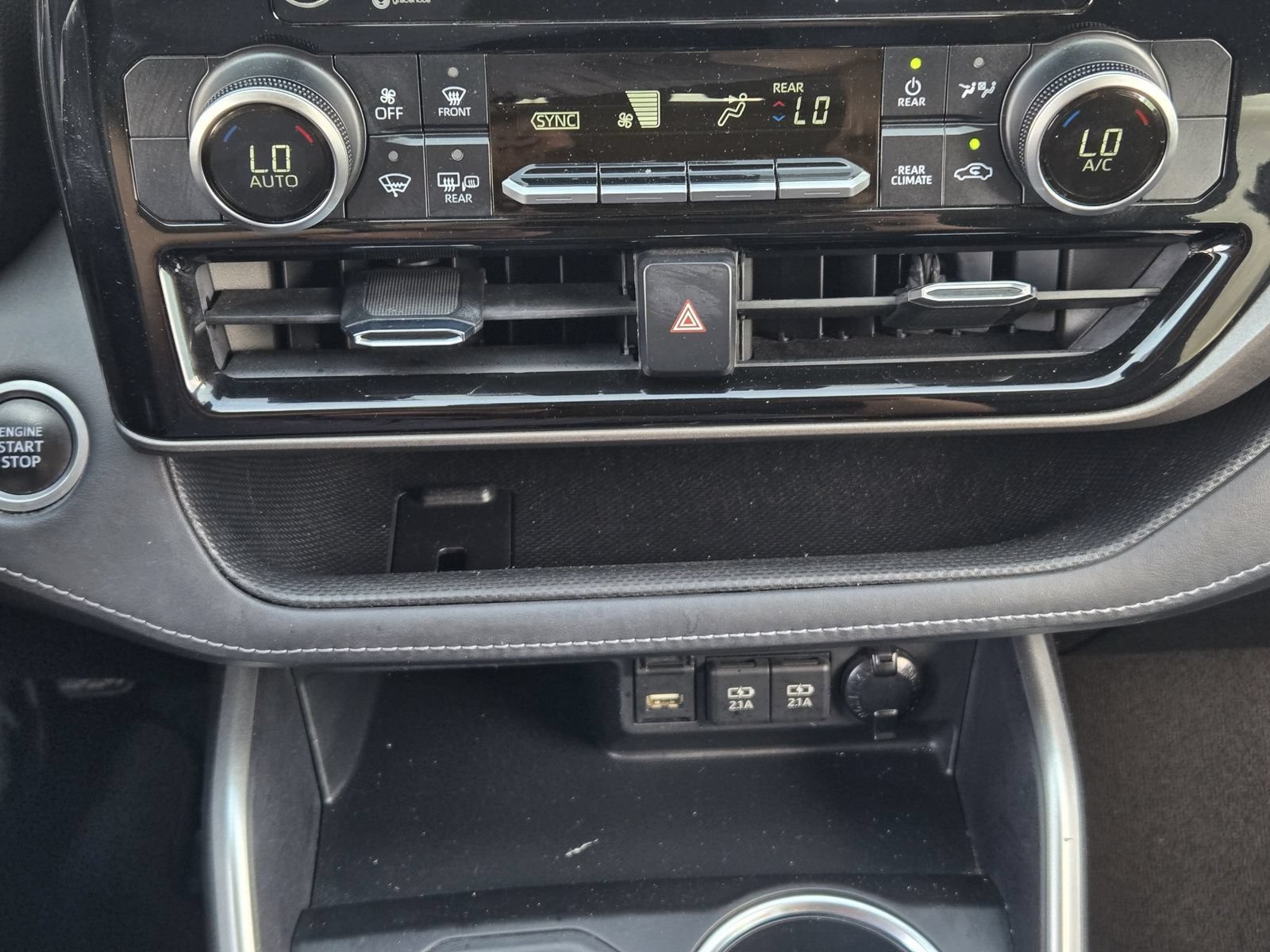 Used 2021 Toyota Highlander LE FWD image 17