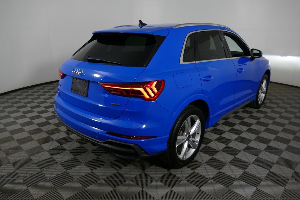 Used 2023 Audi Q3 2.0T Premium w/ Convenience Package AWD/4WD image 3