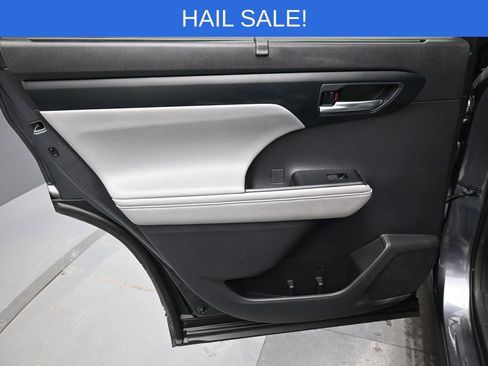 Certified 2020 Toyota Highlander XLE image 30