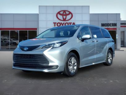 Used 2025 Toyota Sienna XLE