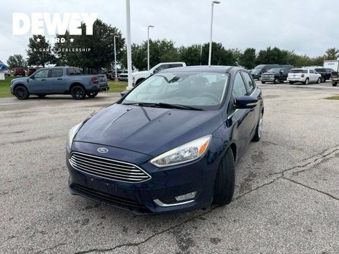 Used 2016 Ford Focus Titanium w/ Titanium Technology Package FWD image 5
