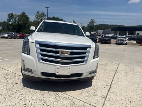 Used 2019 Cadillac Escalade Luxury AWD/4WD image 4