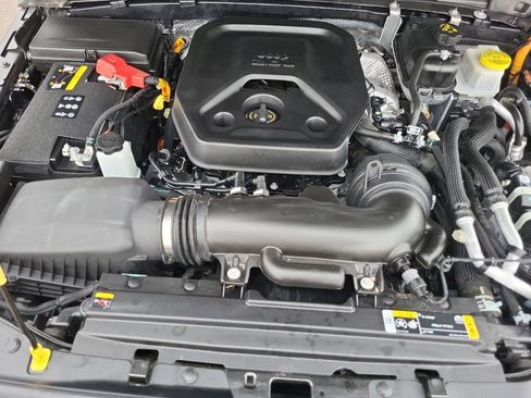 Used 2024 Jeep Wrangler Unlimited image 33