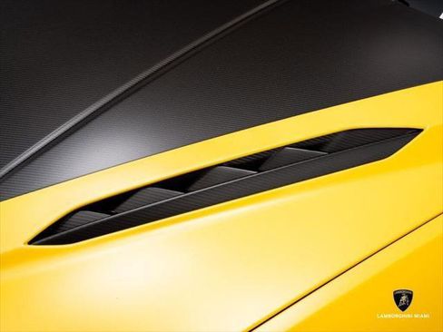 Used 2024 Lamborghini Urus Performante AWD/4WD image 14